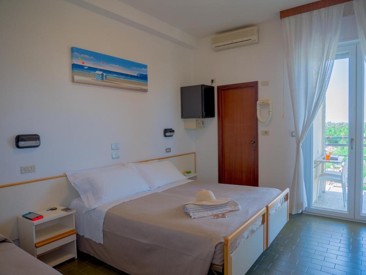 Hotel Pari Misano Adriatico Exterior foto
