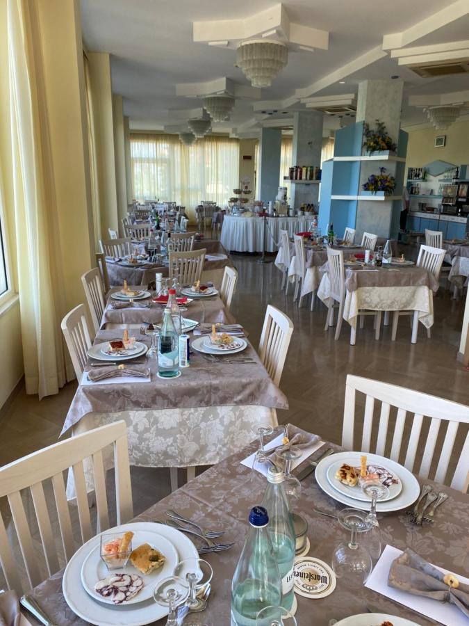 Hotel Pari Misano Adriatico Exterior foto