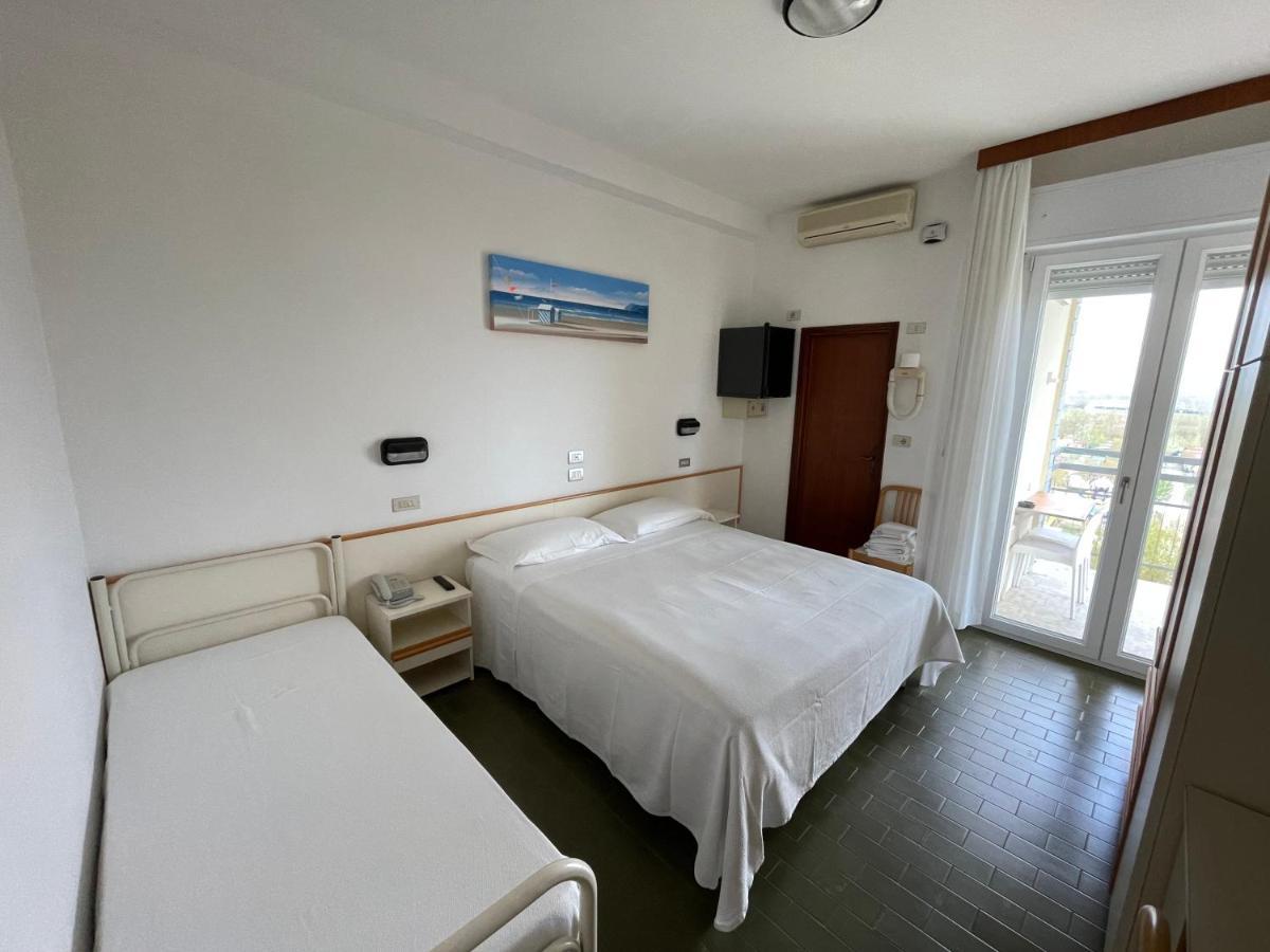 Hotel Pari Misano Adriatico Exterior foto